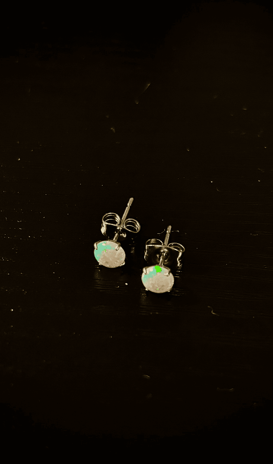 White opal stud